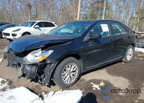2016 Toyota Camry Le z USA, uszkodzony, nr VIN 4T4BF1FK2GR575324